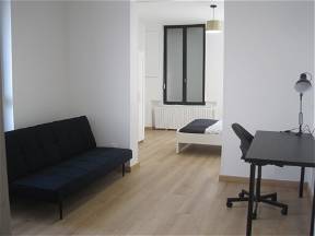 Comfortable furnished room near city center