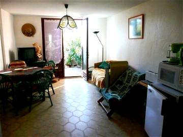 Roomlala | Comfortable Villa 500m From The Beach