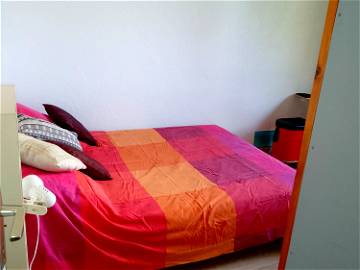 Roomlala | Comfortably furnished room