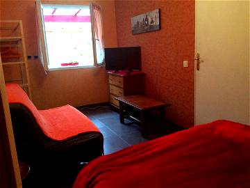 Roomlala | Complete Compreignac F1 Red And Orange Furnished Equipped Vue For