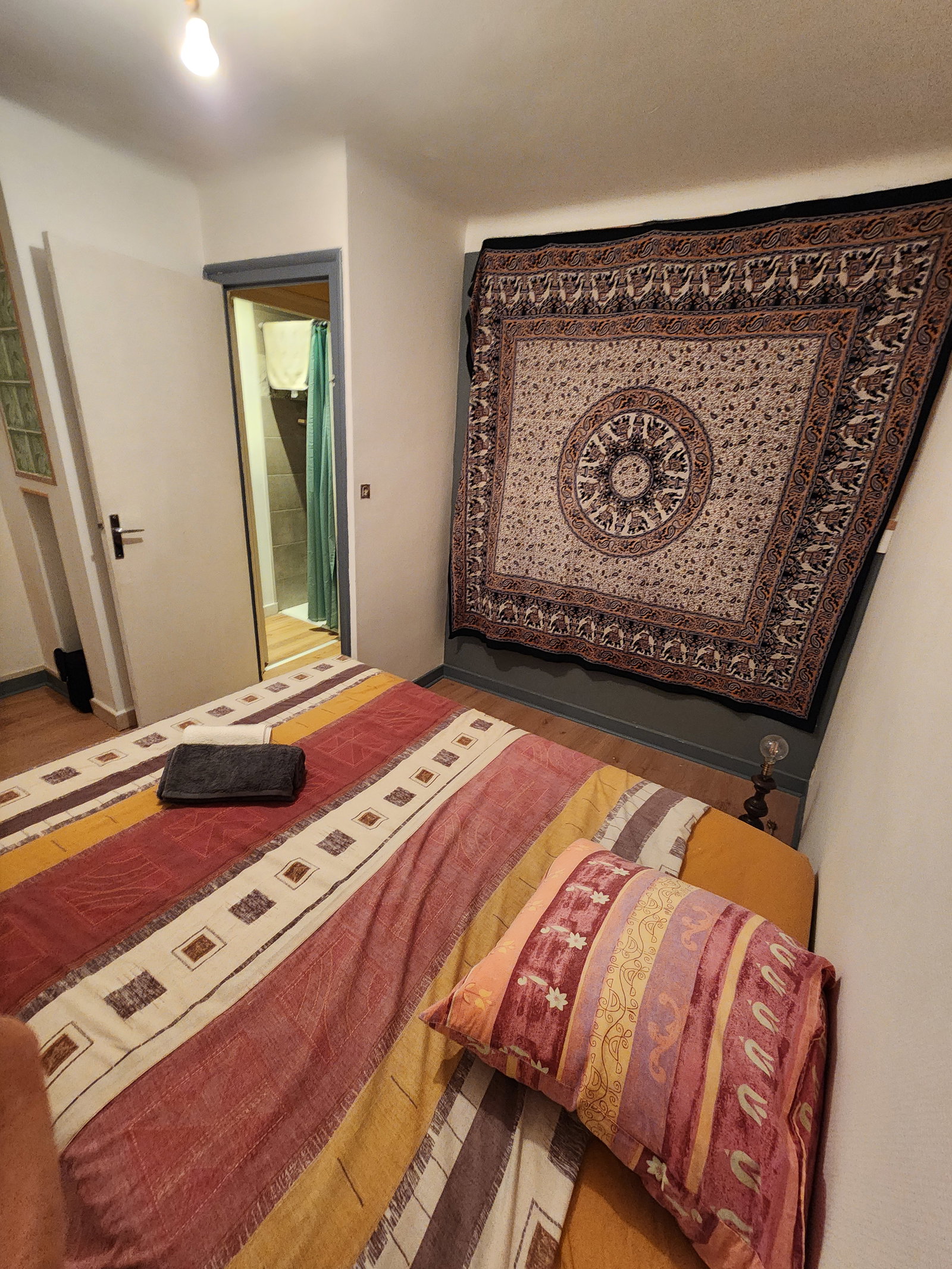 Habitación En Casa Del Anfitrión Condrieu 660851