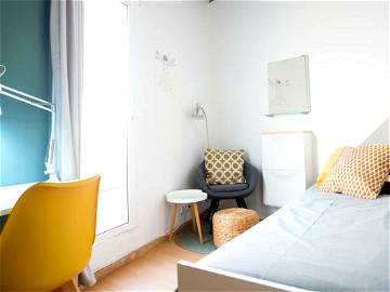 Roomlala | Confortable Habitacion Individual Con Terraza (RH19-R3)