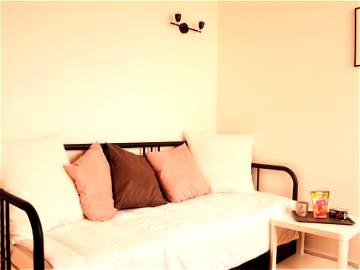 Roomlala | Confortevole appartamento condiviso tra 2 stazioni a 35 minuti da Parigi