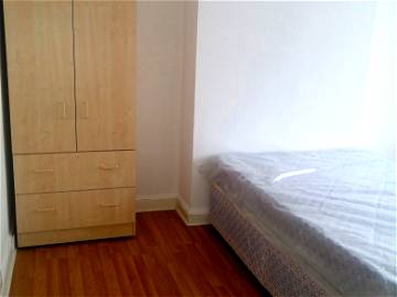 Roomlala | Connell Crescent/Ealing London W5