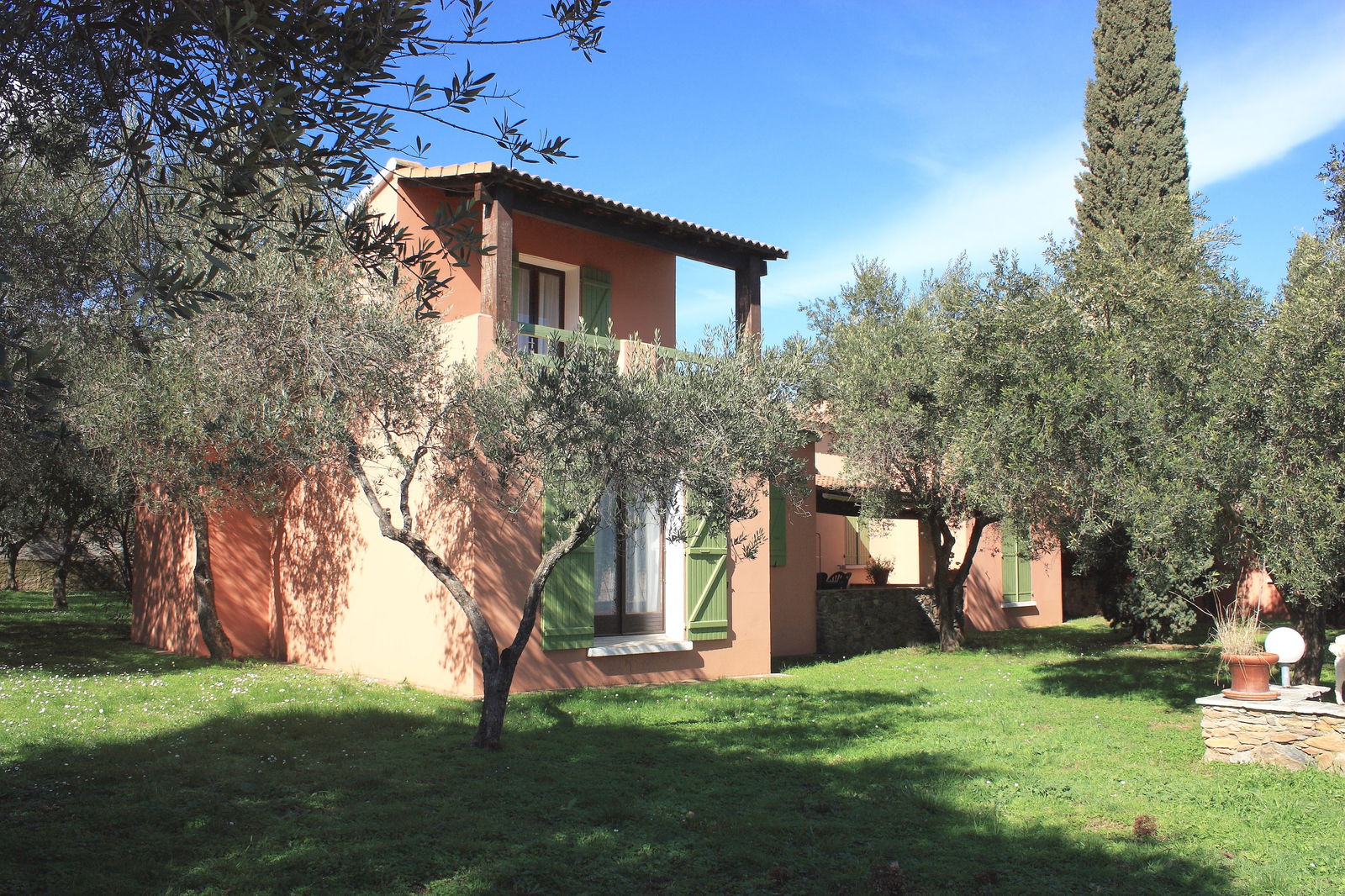 Independent Studio Venzolasca 51601