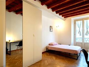 Roomlala | Corso Venezia 6 - Room 2
