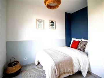 Roomlala | Cosy 10 M² Bedroom For Rent In Villeurbanne - LYO32
