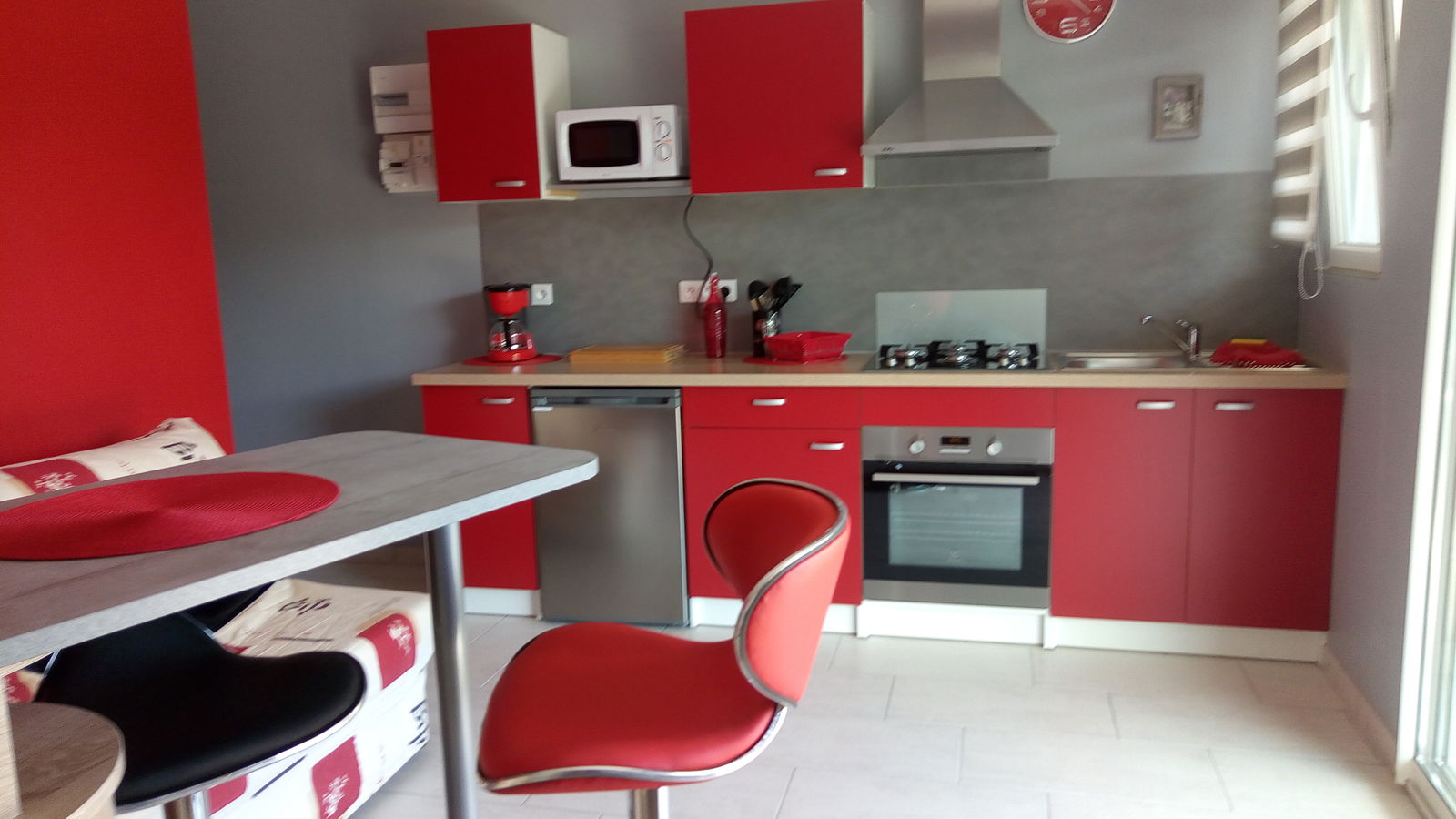 Entire Home Neuve-Église 46161