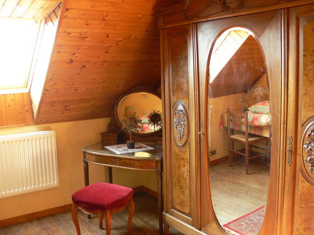 Entire Home Neuve-Église 46161