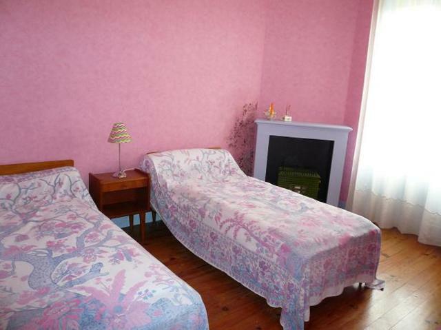 Entire Home Saint-Magne-de-Castillon 49232