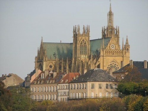 Entire Home Metz 70215