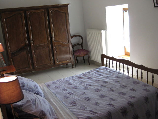 Entire Home Vesseaux 36744