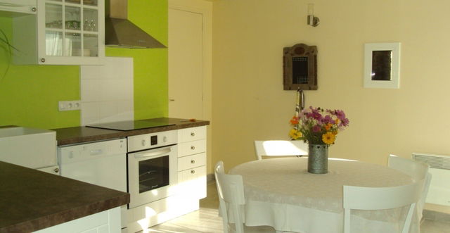 Independent Studio Isigny-le-Buat 37745