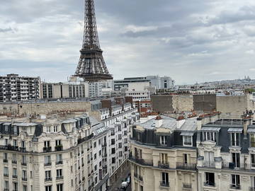 Roomlala | Cozy app in paris seen Eiffel Tower