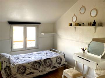 Roomlala | Cozy Bedroom With Dressing Room Very Bright Quiet Pleasant