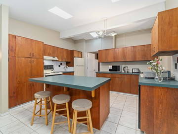 Homestay Coquitlam 663703-4