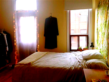 Roomlala | Cozy Furnish Bedroom Plateau July/August