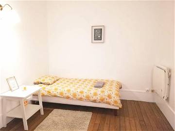 Roomlala | 🏡Cozy Girls Shared Room FURNISHED | 10 mins from Paris