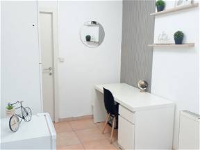 Cozy Room With PRIVATE BATHROOM AND WC