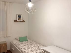 Cozy Single Bed Room In Premia De Mar