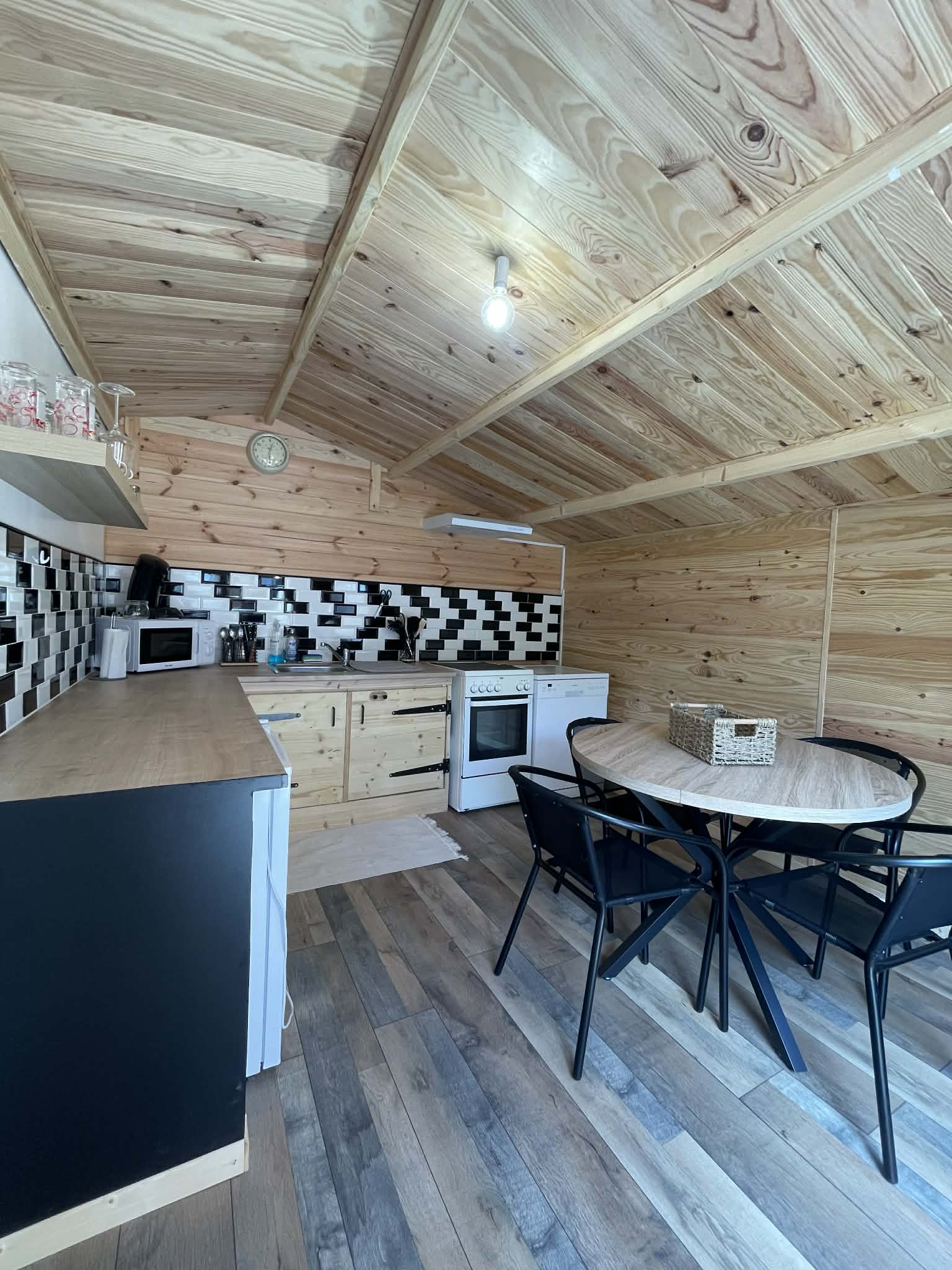 Entire Home Logron 669656