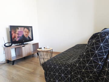 Roomlala | Cozy Urban Nest Near RER, Paris in 25min "ROSE"