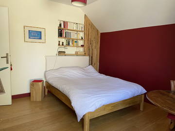 Roomlala | Czerwony pokój w domu rodzinnym