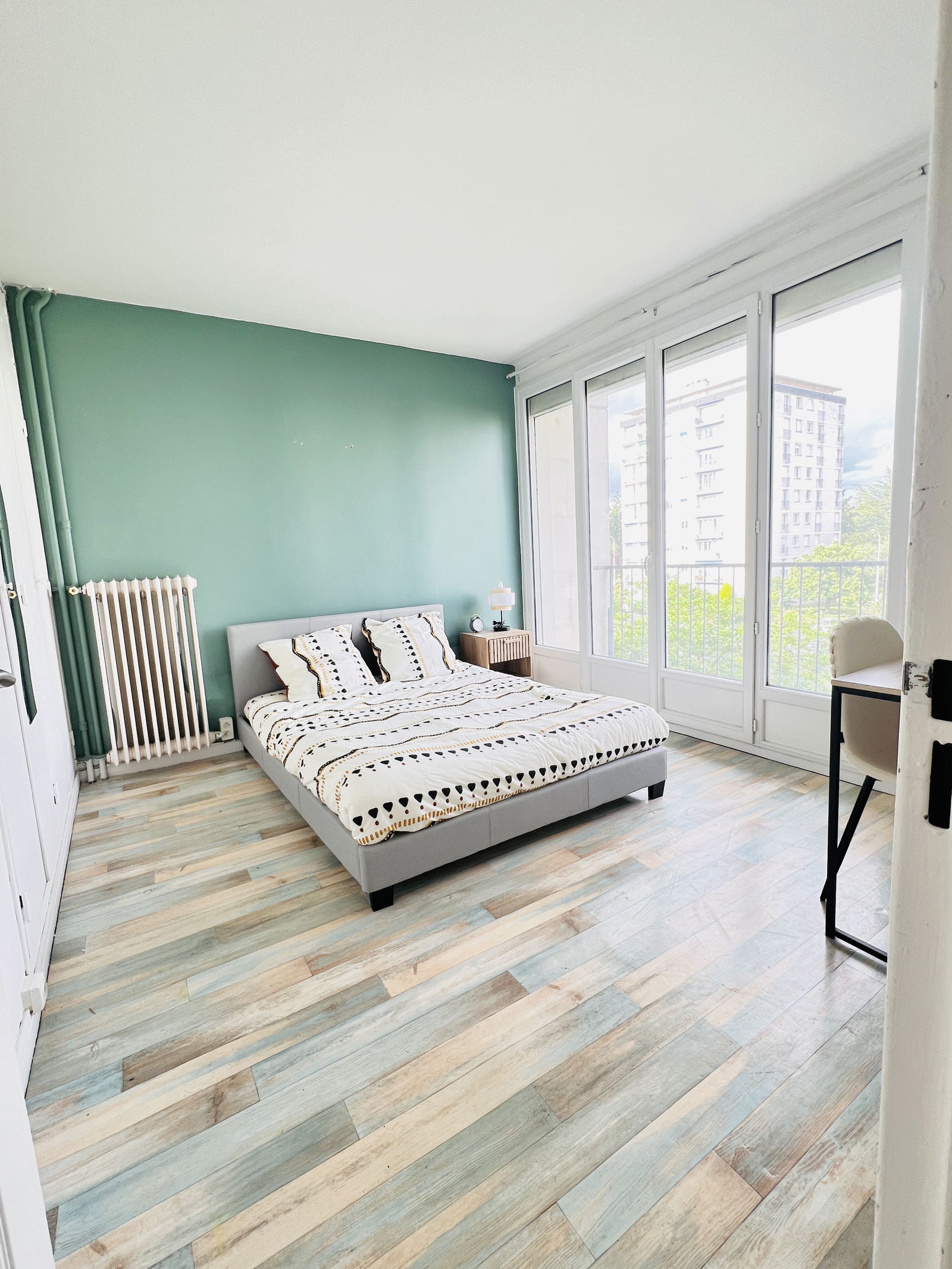 Colocation Tours 587917