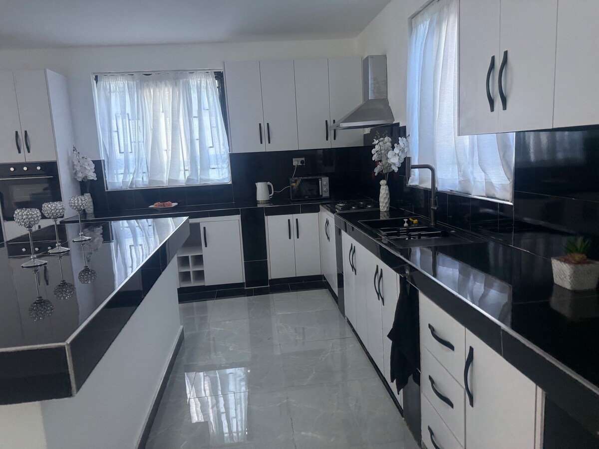 Entire Home Pridelands 670731