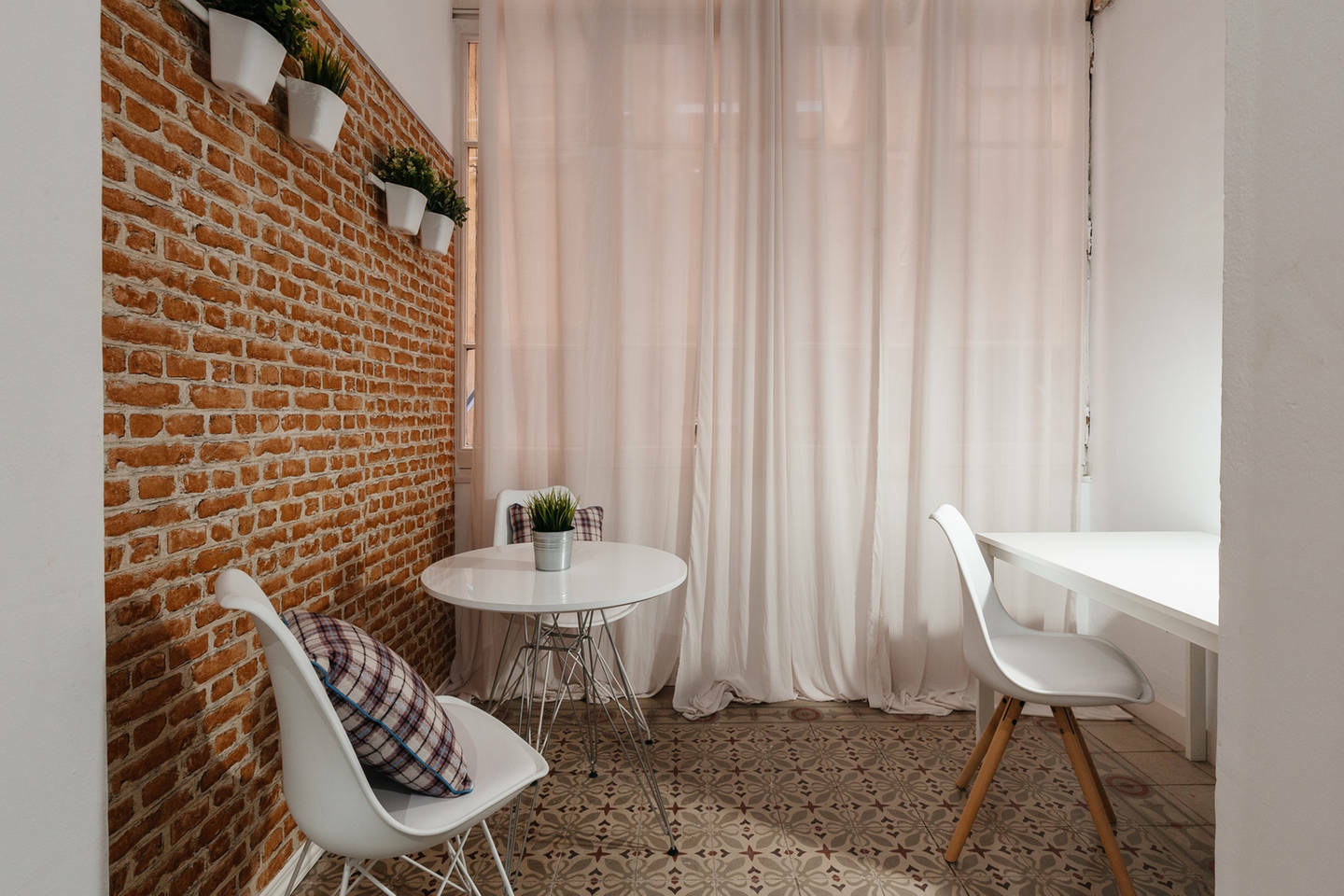 Homestay Barcelona 200129