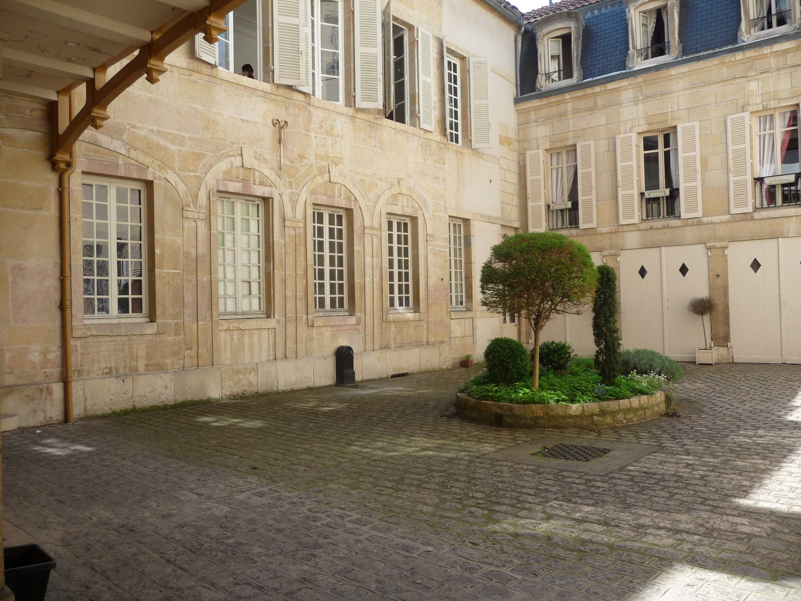 Unabhängiges Studio Dijon 6327