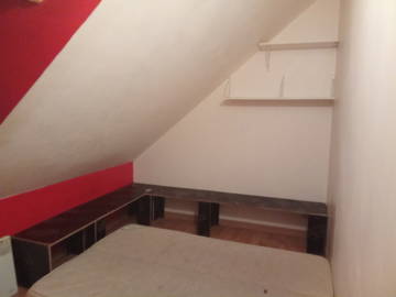 Roomlala | Do pokój do wynajęcia 15m2 z łazienką i toaletą na piętrze