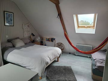 Roomlala | Do wynajęcia duży pokój z łazienką i WC