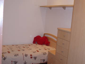 Roomlala | Do wynajęcia pokój średniej wielkości