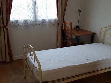 Roomlala | Do wynajęcia pokój w mieszkaniu 3 pokojowym