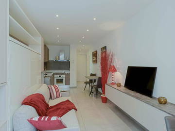 Roomlala | DOBRZE LOKALIZOWANE, UMEBLOWANE STUDIO