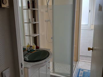 Chambre chez l'habitant à louer à Gagny - photo 3 : salle de bain-3