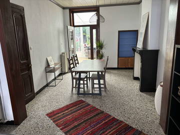 Roomlala | Dom Charleroi z 4 sypialniami