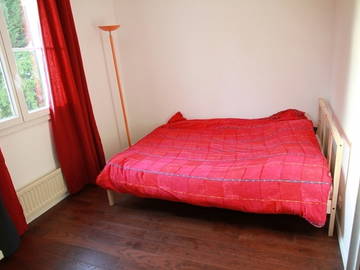 Roomlala | Dom z 5 sypialniami do wynajęcia w Cergy 