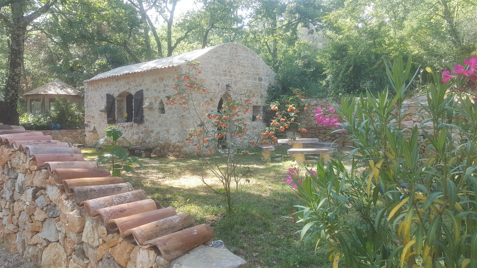 Onofhängeg Studio Fayence 190668