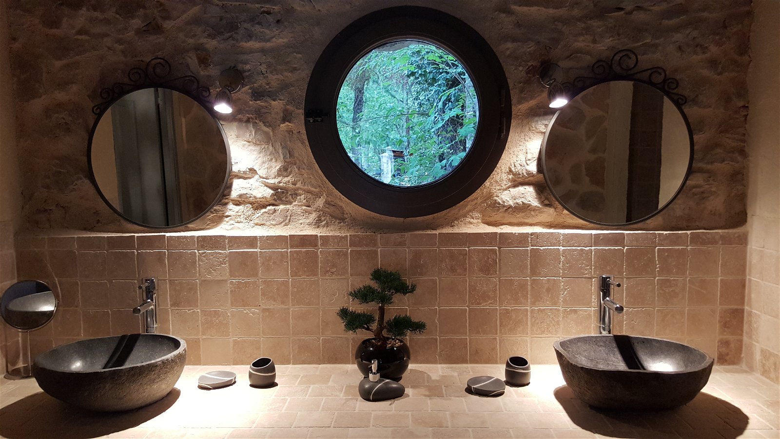 Onofhängeg Studio Fayence 190668