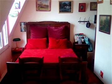 Roomlala | Dormitorio Con Cama Grande En Un Apartamento En El Corazón De París