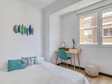 Roomlala | Dormitorio Con Encanto En Piso De 4 Dormitorios Cerca De València-caba