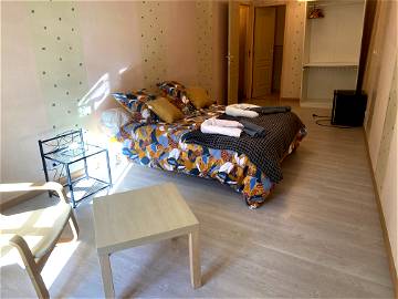 Roomlala | Dormitorio de 25 m2 con ducha y wc