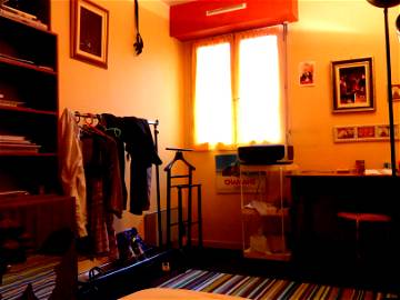 Roomlala | Dormitorio Tranquilo Y Hermoso (2) Con Ventana En Espacio Verde