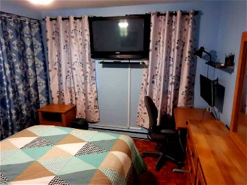 Roomlala | Double Bedroom Furnished And Equipped 