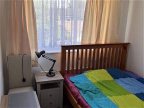 Double bedroom to let for female