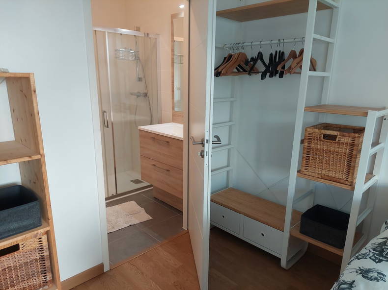 Colocação Ferney-Voltaire 261853-2