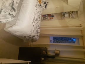 Chambre Double Propre Et Moderne Avec TV