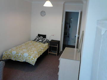 Roomlala | Double Ensuite Fully Furnished Bill Incl